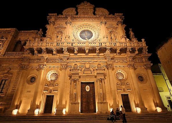 "Il Vecchio Salone" Appartamento In Pieno Centro Con Garage Privato ليتشي المظهر الخارجي الصورة