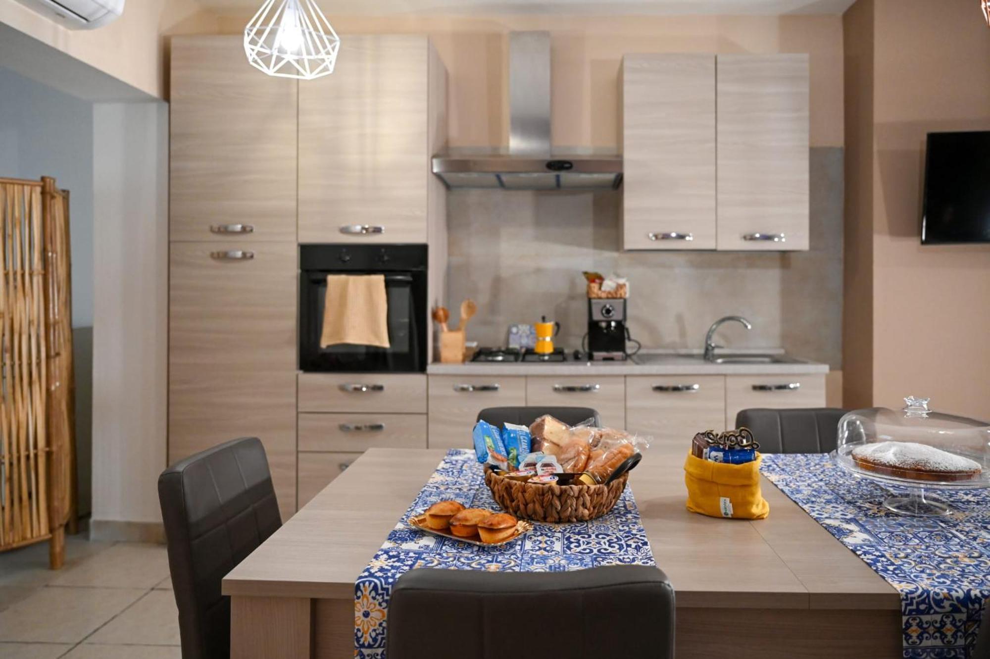 "Il Vecchio Salone" Appartamento In Pieno Centro Con Garage Privato ليتشي المظهر الخارجي الصورة