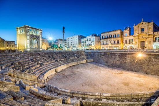 "Il Vecchio Salone" Appartamento In Pieno Centro Con Garage Privato ليتشي المظهر الخارجي الصورة