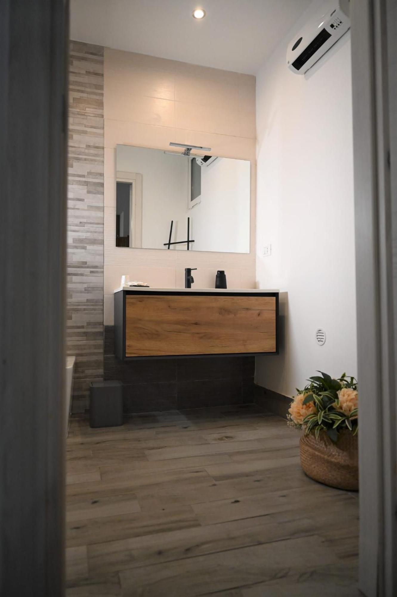 "Il Vecchio Salone" Appartamento In Pieno Centro Con Garage Privato ليتشي المظهر الخارجي الصورة