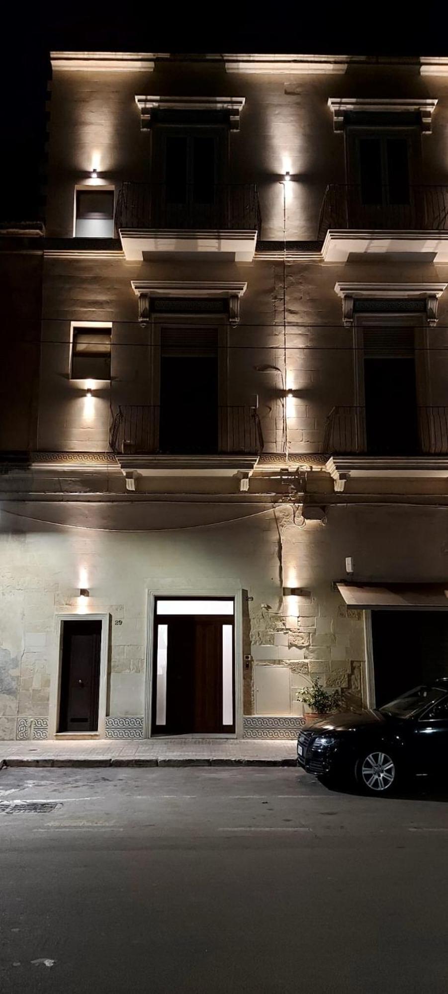 "Il Vecchio Salone" Appartamento In Pieno Centro Con Garage Privato ليتشي المظهر الخارجي الصورة