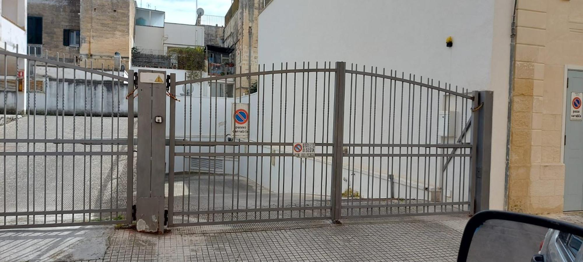 "Il Vecchio Salone" Appartamento In Pieno Centro Con Garage Privato ليتشي المظهر الخارجي الصورة