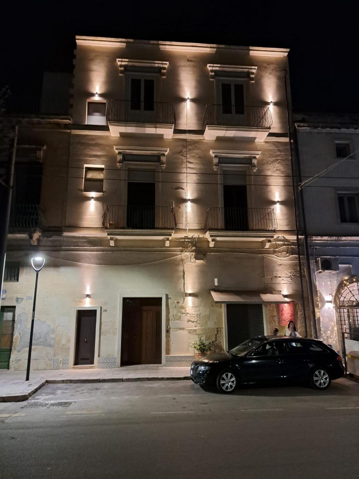 "Il Vecchio Salone" Appartamento In Pieno Centro Con Garage Privato ليتشي المظهر الخارجي الصورة